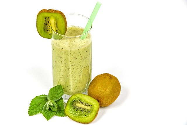 koktejl s kiwi